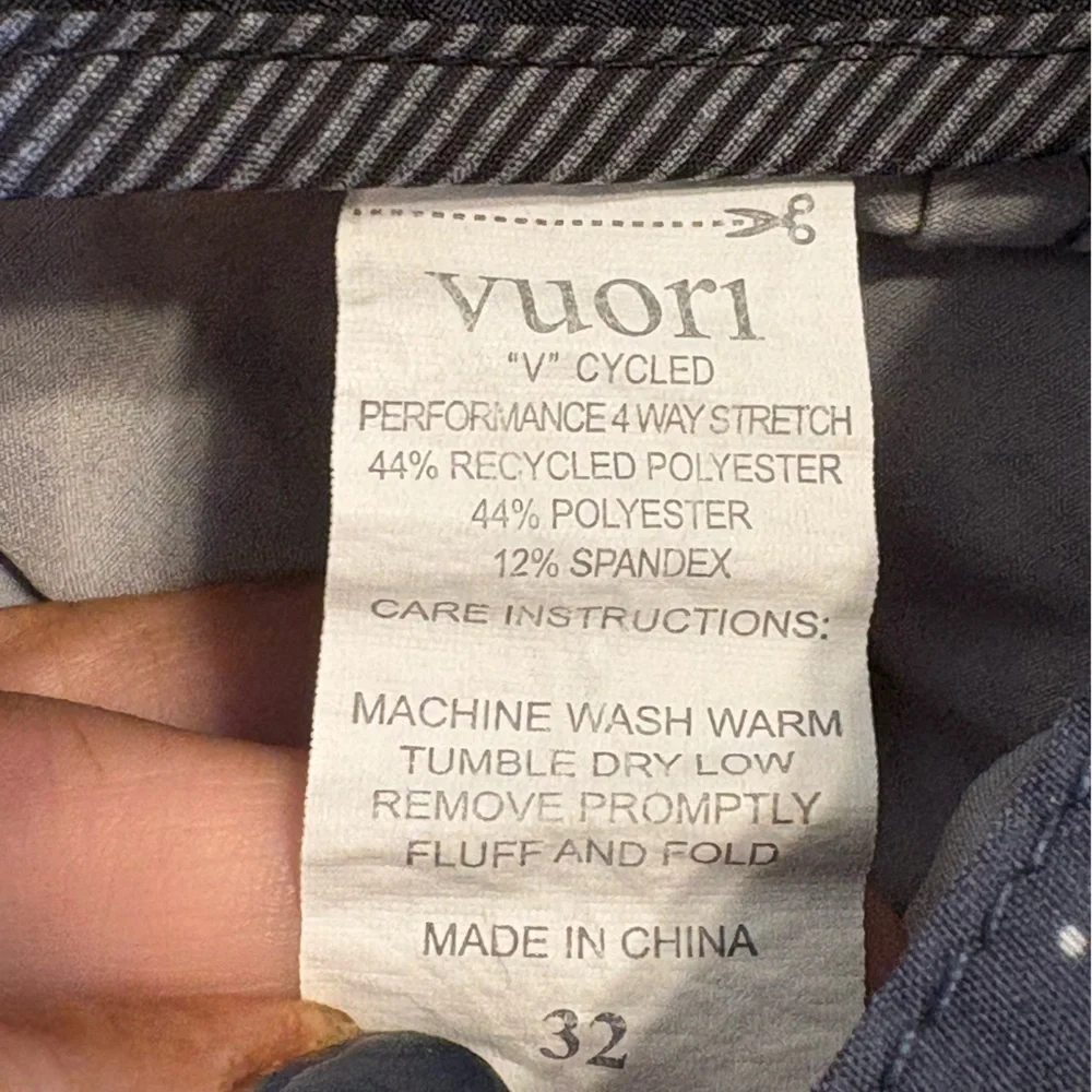 Vuori Men’s 9” Equator Board Shorts Size 32 Floral Print Blue